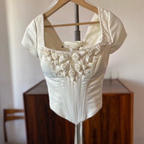 Tops - VINTAGE Rosette Boned Lace Up Corset Top